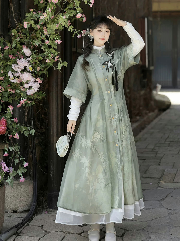 Women Spring Long Fashionable Hanfu Dress with Swallow Motifs
