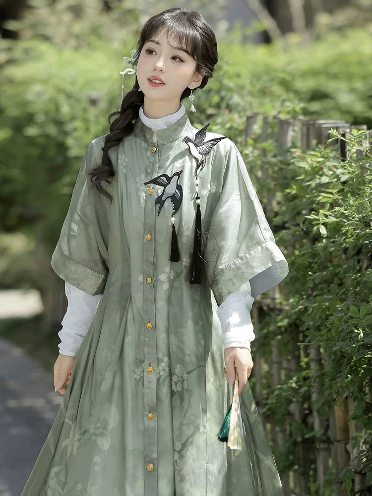 Women Spring Long Fashionable Hanfu Dress with Swallow Motifs