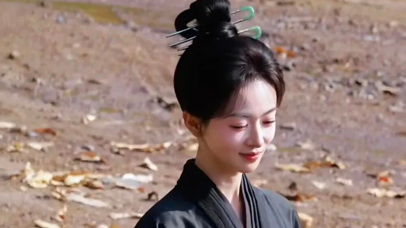 Wu Jinyan’s U-Shaped Hairpin