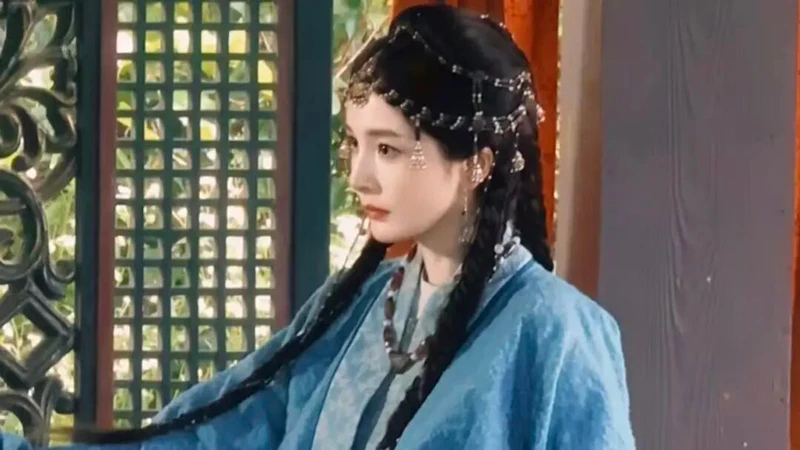 Costume Links Hu-Han Cultural Fusion