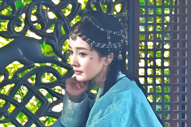 Costume Links Hu-Han Cultural Fusion