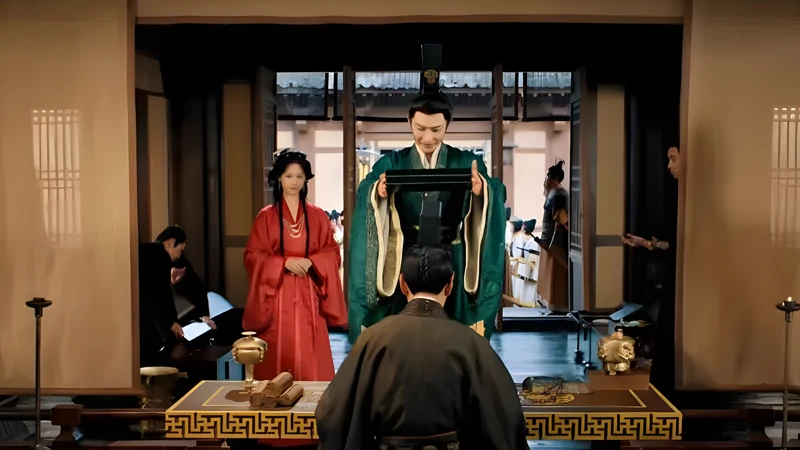 Why Chu Ling Distrusts Xiao Xun in Ashes to Crown