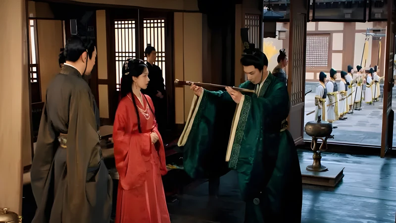 Why Chu Ling Distrusts Xiao Xun in Ashes to Crown