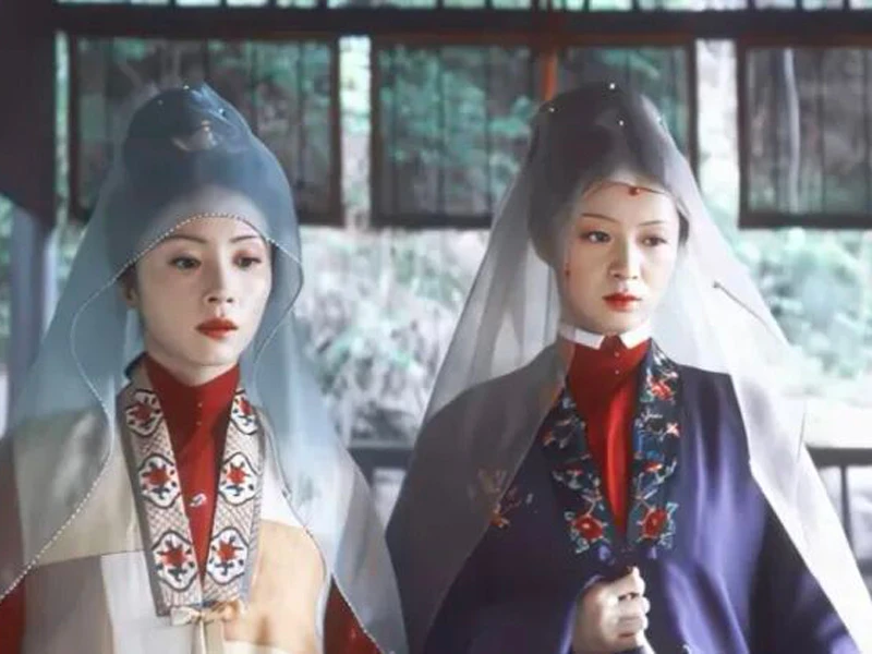 Why Yang Zi’s Headscarf Stands Out