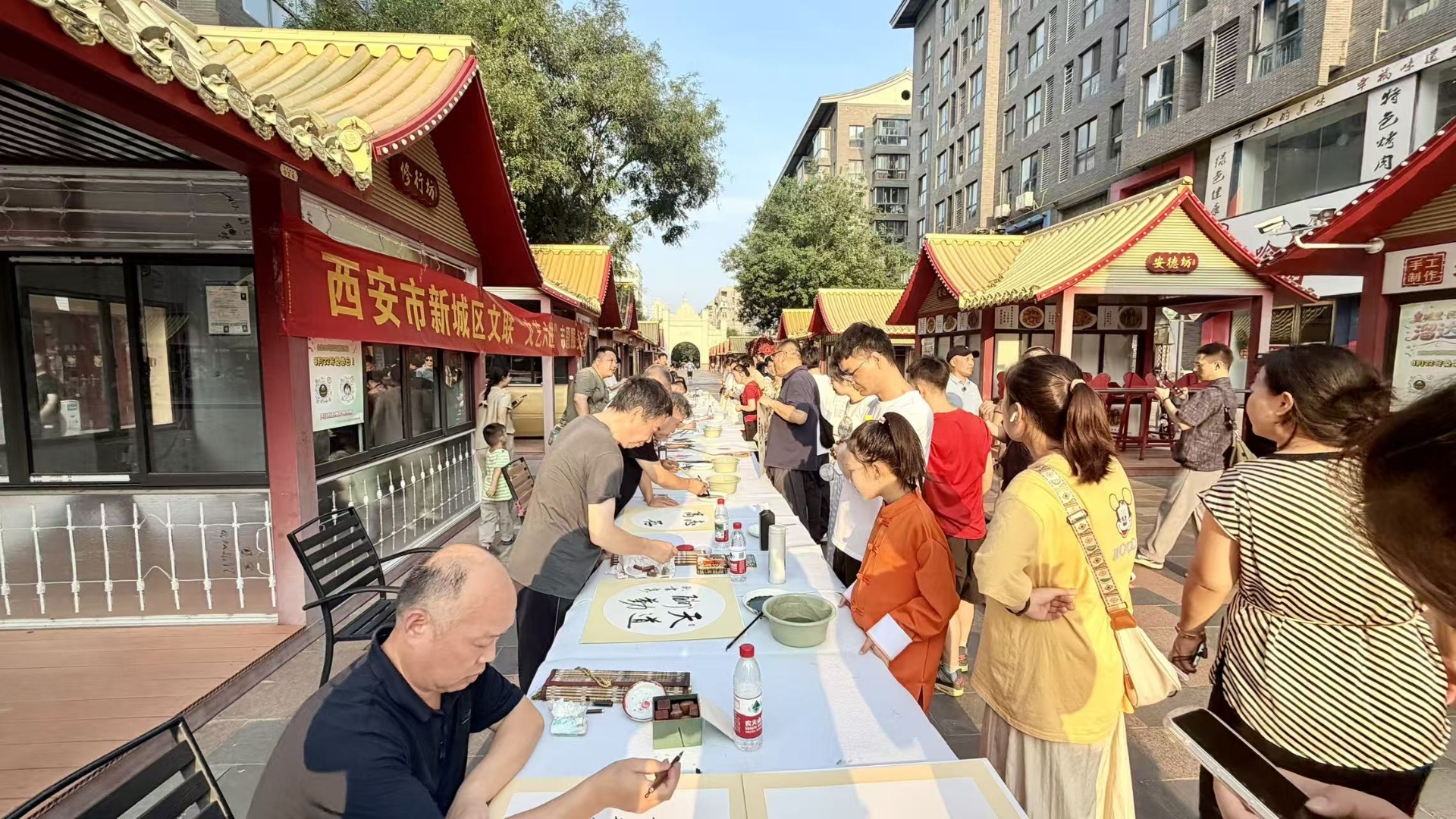 Xi'an Stroll Festival Serves 100 Free Foods