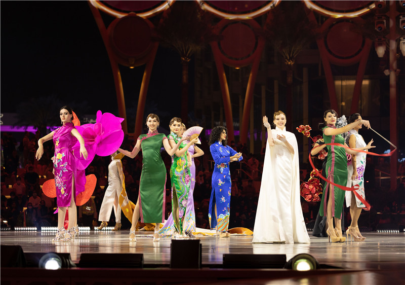 Qipao Evolution: Manchu Banner Robe to Cheongsam 2