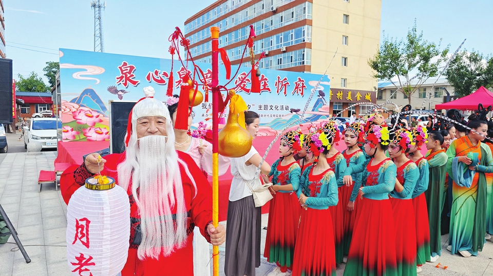 Xinzhou Qixi Fete Draws 150 Hanfu Fans