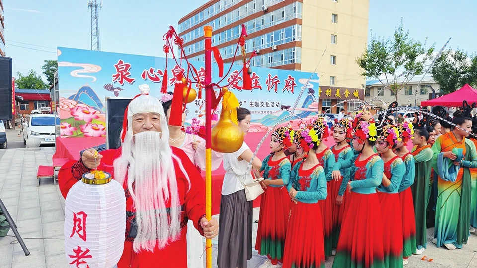 Xinzhou Qixi Fete Draws 150 Hanfu Fans