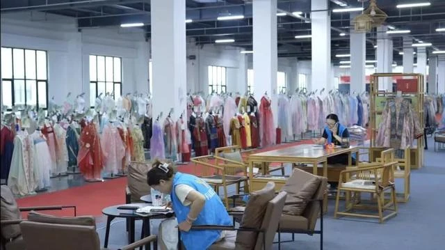 Caoxian Hanfu Now Sells Half of China's Hanfu Online