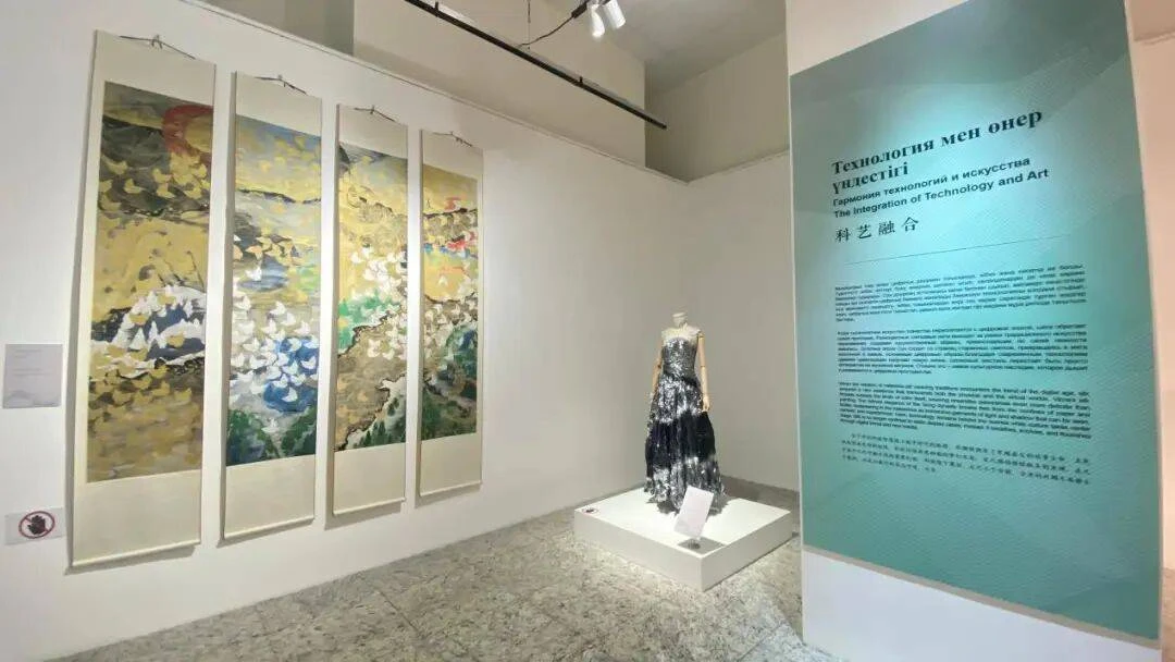 Chinese Silk Art Exhibition Opens in Kazakhstan