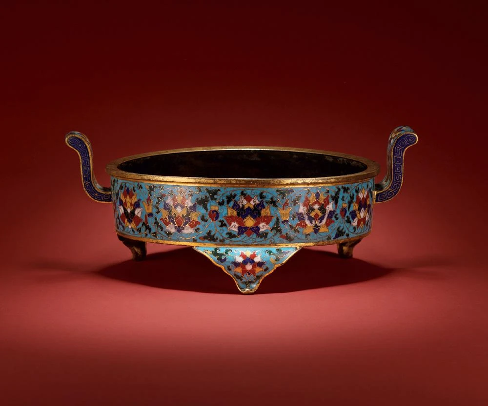 Yunjin and Cloisonne Meet: Imperial Crafts in One Screen