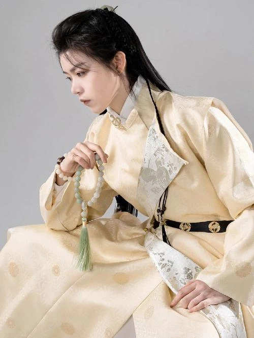 Yuanlingpao Hanfu: The Round-Collar Robe of Tang China