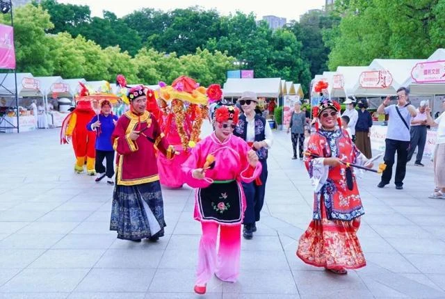 Xuzhou: 13 Cities Hanfu Parade Wraps Summer Gala