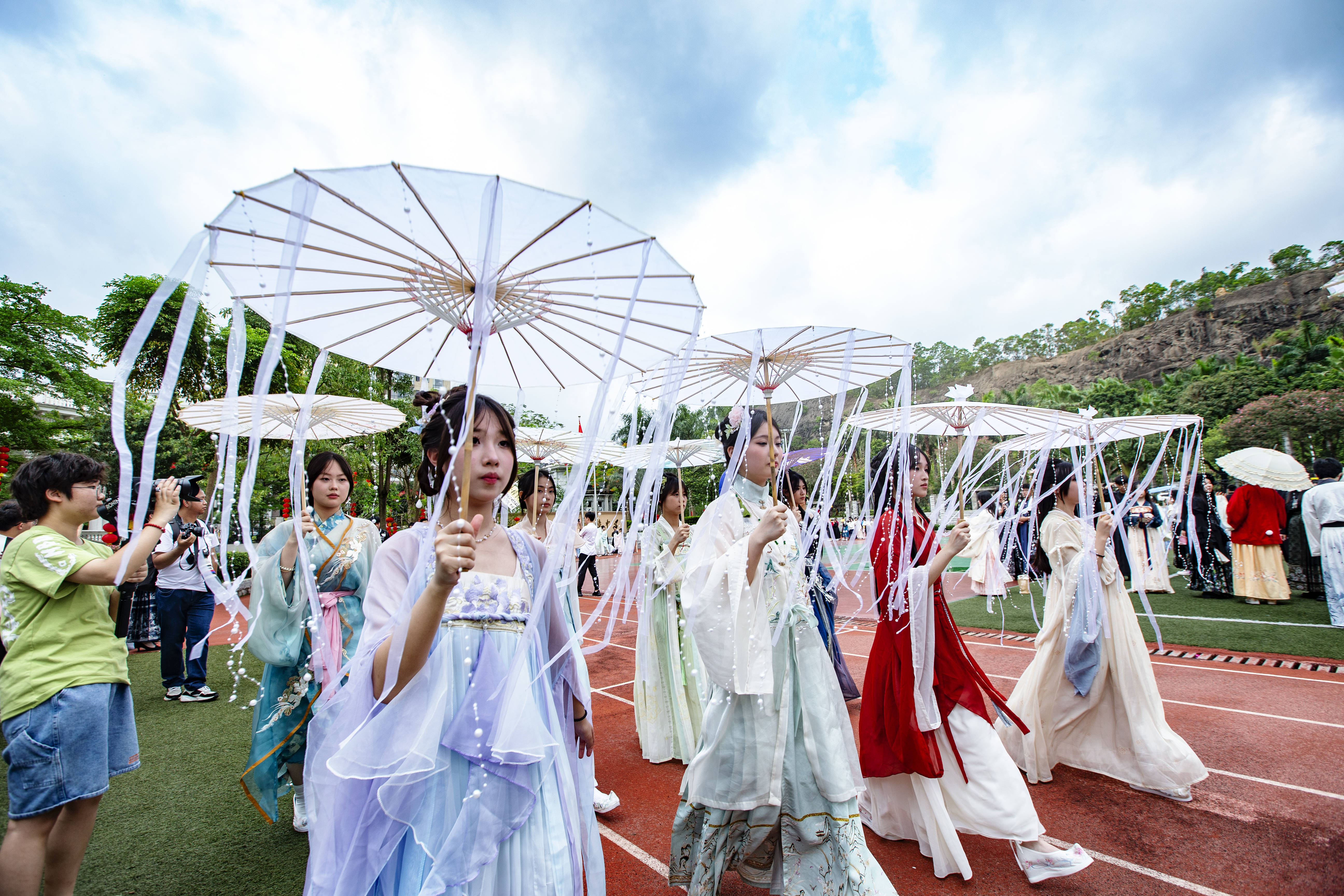 Zhuhai Guyuan Art Museum Launches Wei-Jin Hanfu Exhibition
