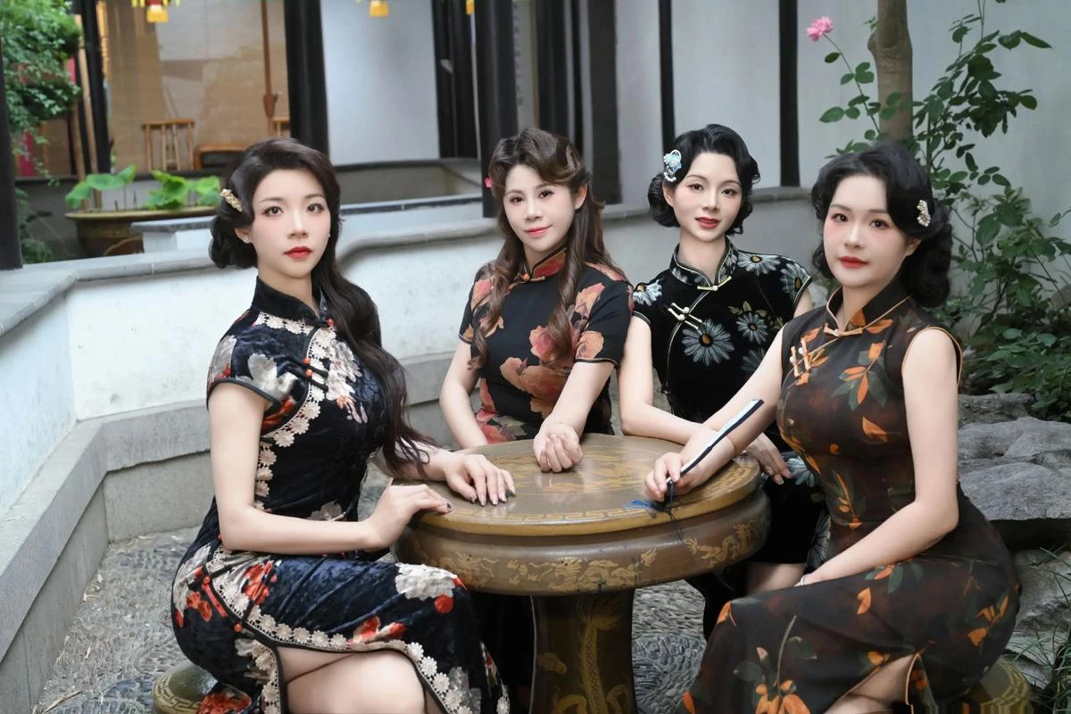 Qipao Evolution: Manchu Banner Robe to Cheongsam