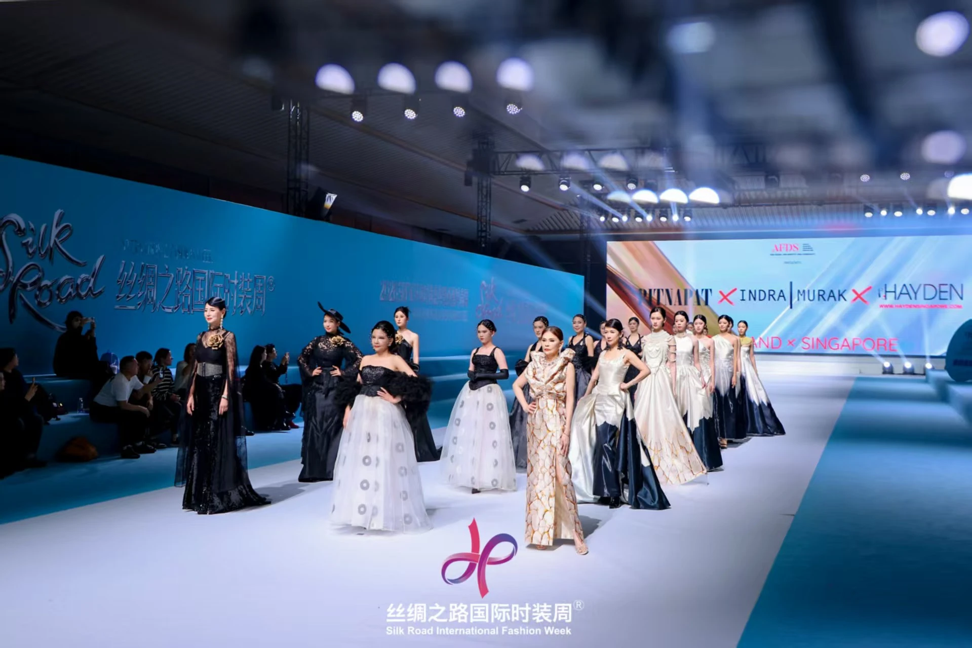Silu Liren Qipao Fang Cun: Knit-Fabric Innovation