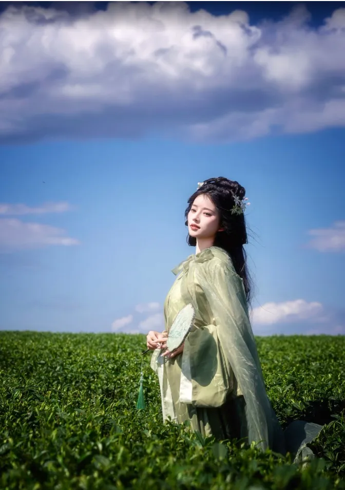 Mingshan Hanfu Photography: Three Tea Mountain Routes for Song-Style