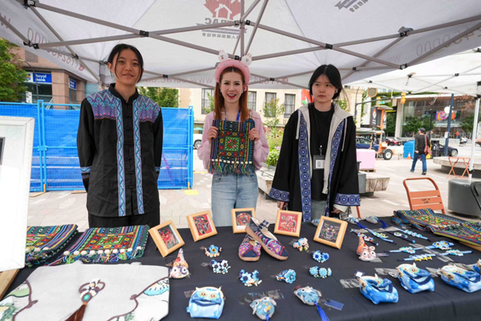 Vancouver Festival: Four-Chapter Costume Show Opens 8