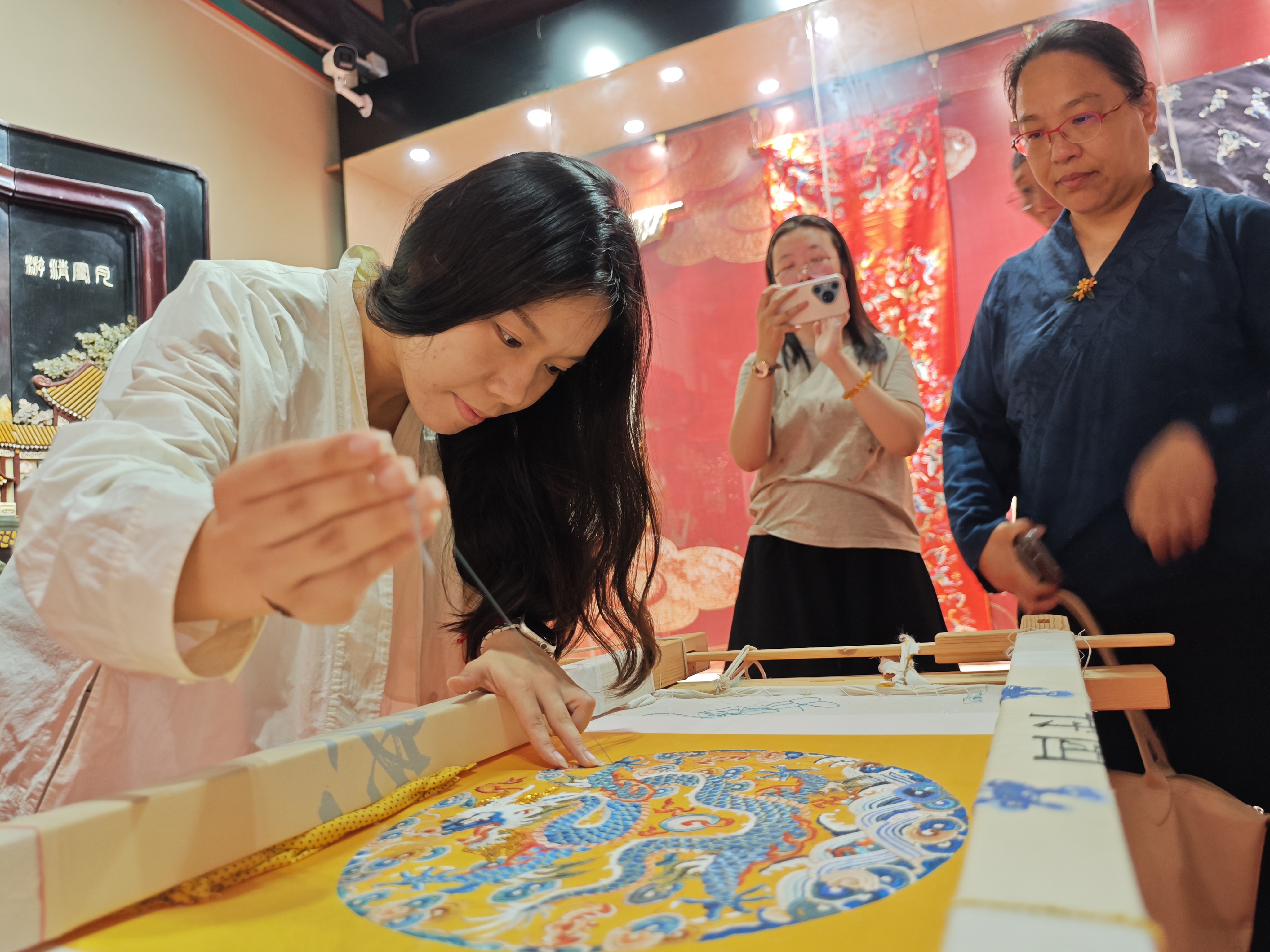 Yanjing Bada Museum Welcomes Jing Embroidery's Spirit Show