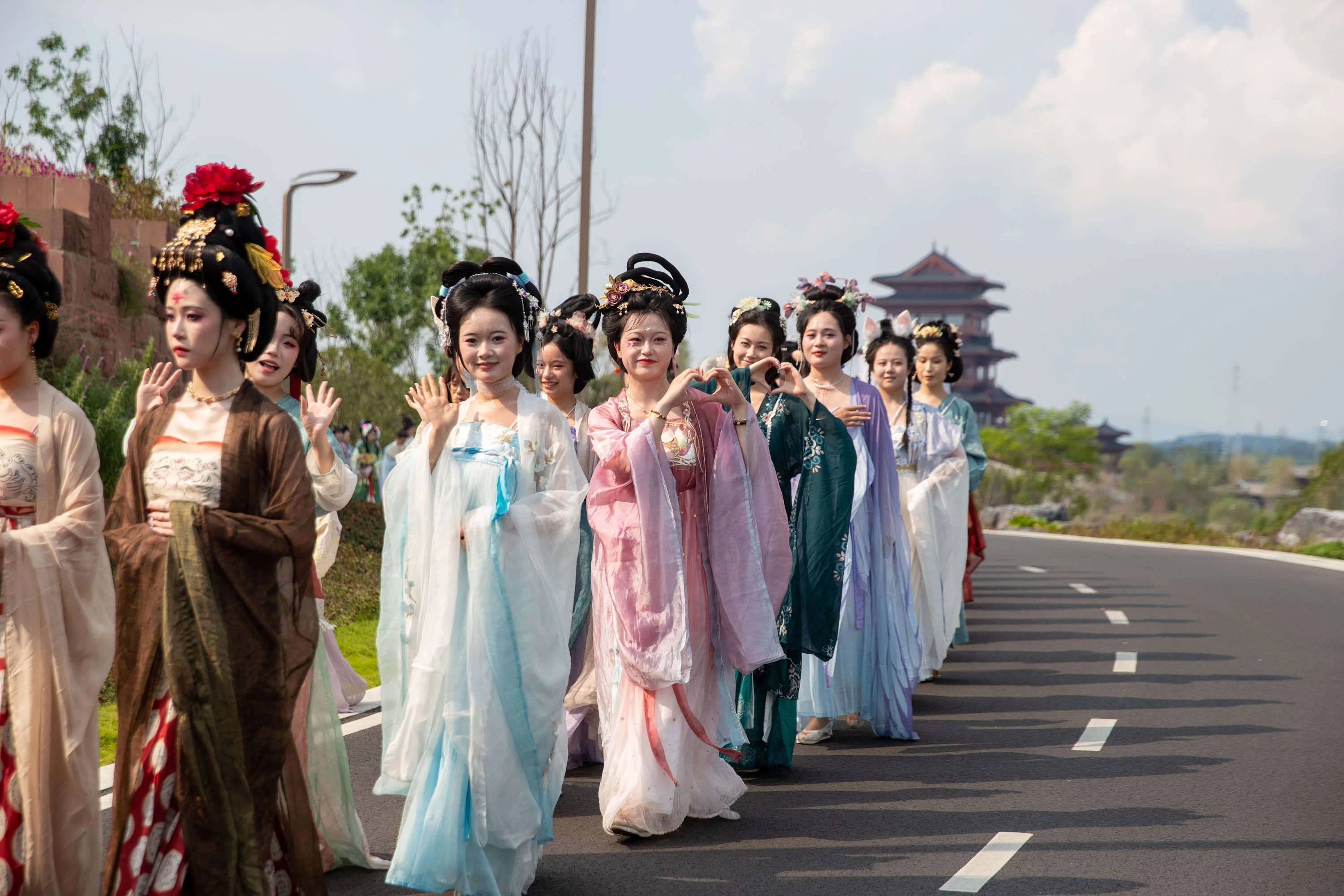 Penglai Tang Emperor Valley Winery Launches July Hanfu Garden Event