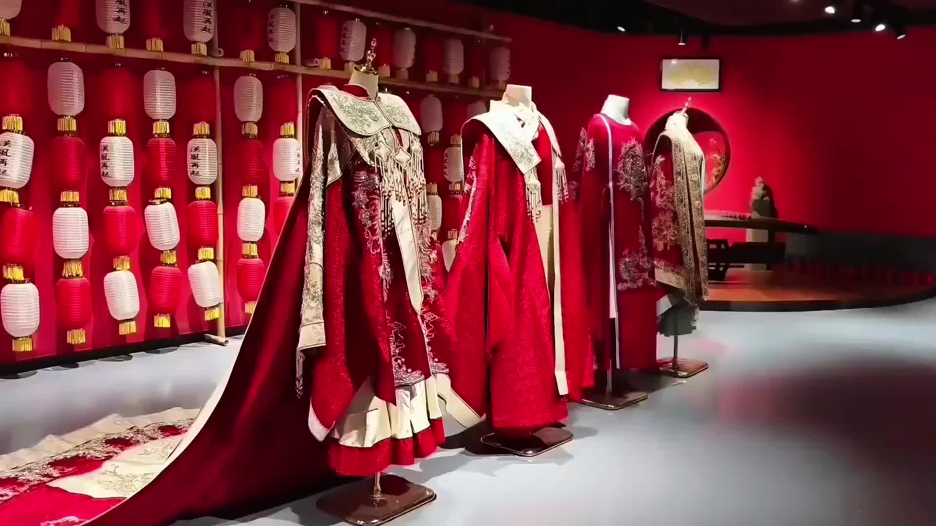Caoxian Hanfu: 2,822 Firms, 7-Day Turnaround, Mamianqun as Gift