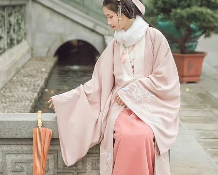 A Guide to Layering the Pifeng, Autumn's Ming Hanfu Cape