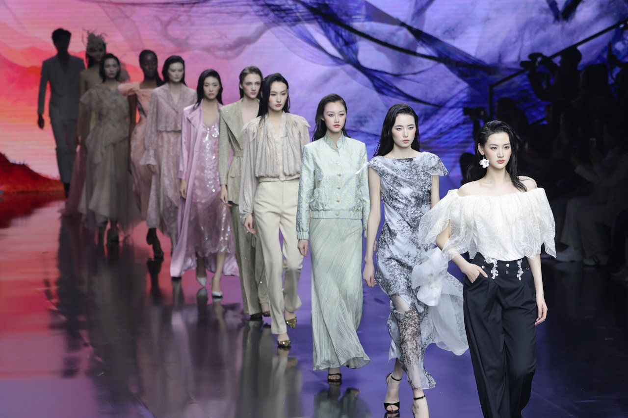 2026 China Fashion Week Autumn: Neo-Chinese Leads Beijing