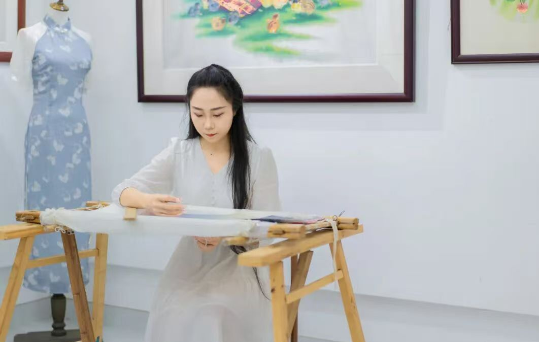Guangzhou Library Hosts 19 Years of Guangdong Embroidery