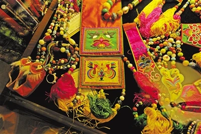 Yugu Costume Master Ke Cuiling: Stitching a Wearable Art