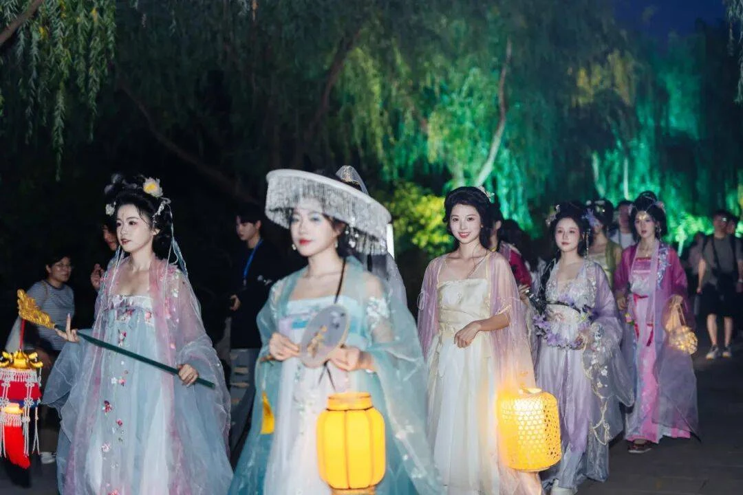 2026 Guofeng Art Season: Hanfu Parade, Fish-Lantern Show