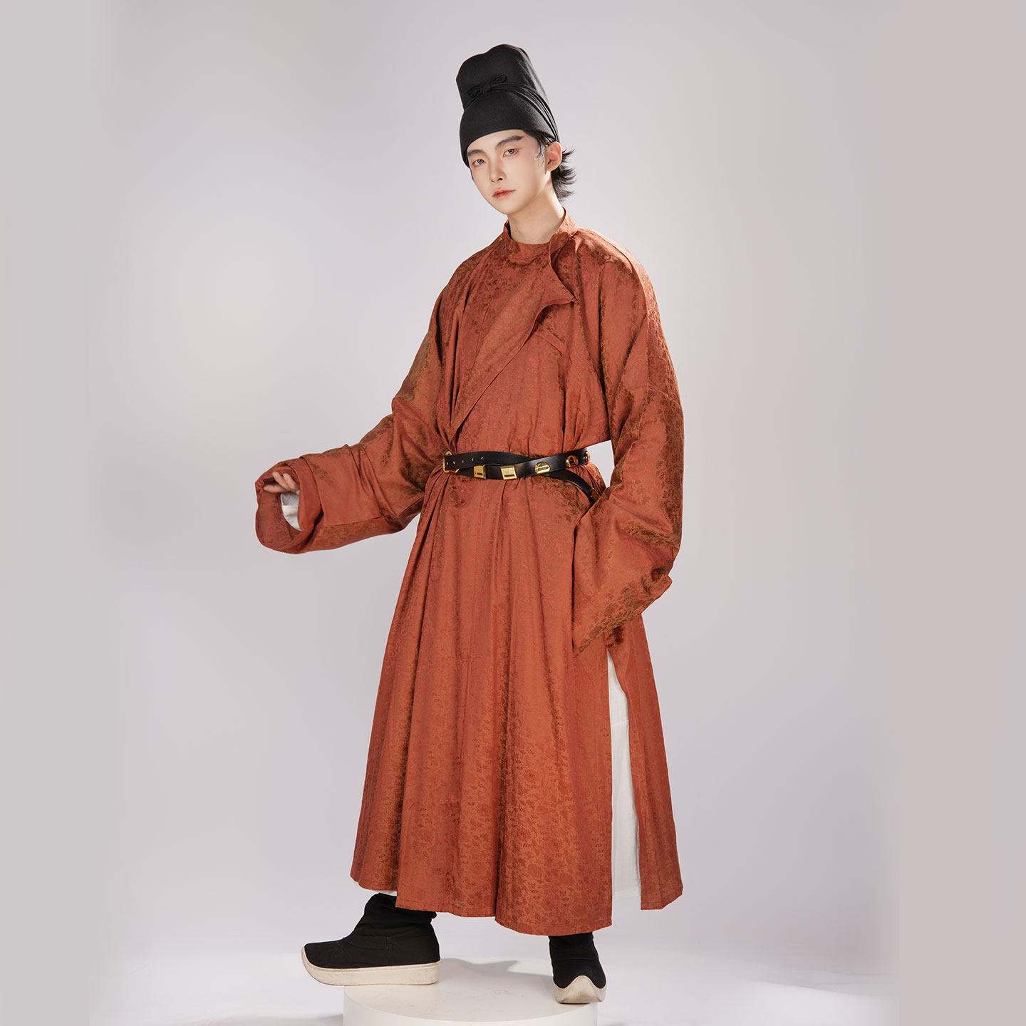 Yuanlingpao Hanfu: The Round-Collar Robe of Tang China