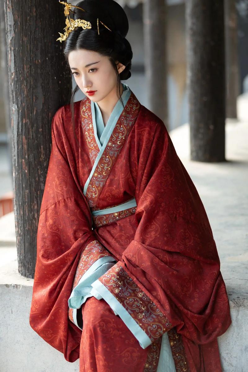Two Shenyi Types: The Hanfu Robe Behind Quju and Zhiju