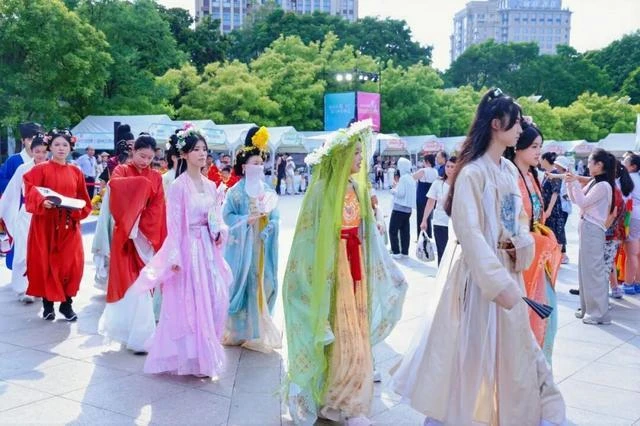 Xuzhou: 13 Cities Hanfu Parade Wraps Summer Gala 5
