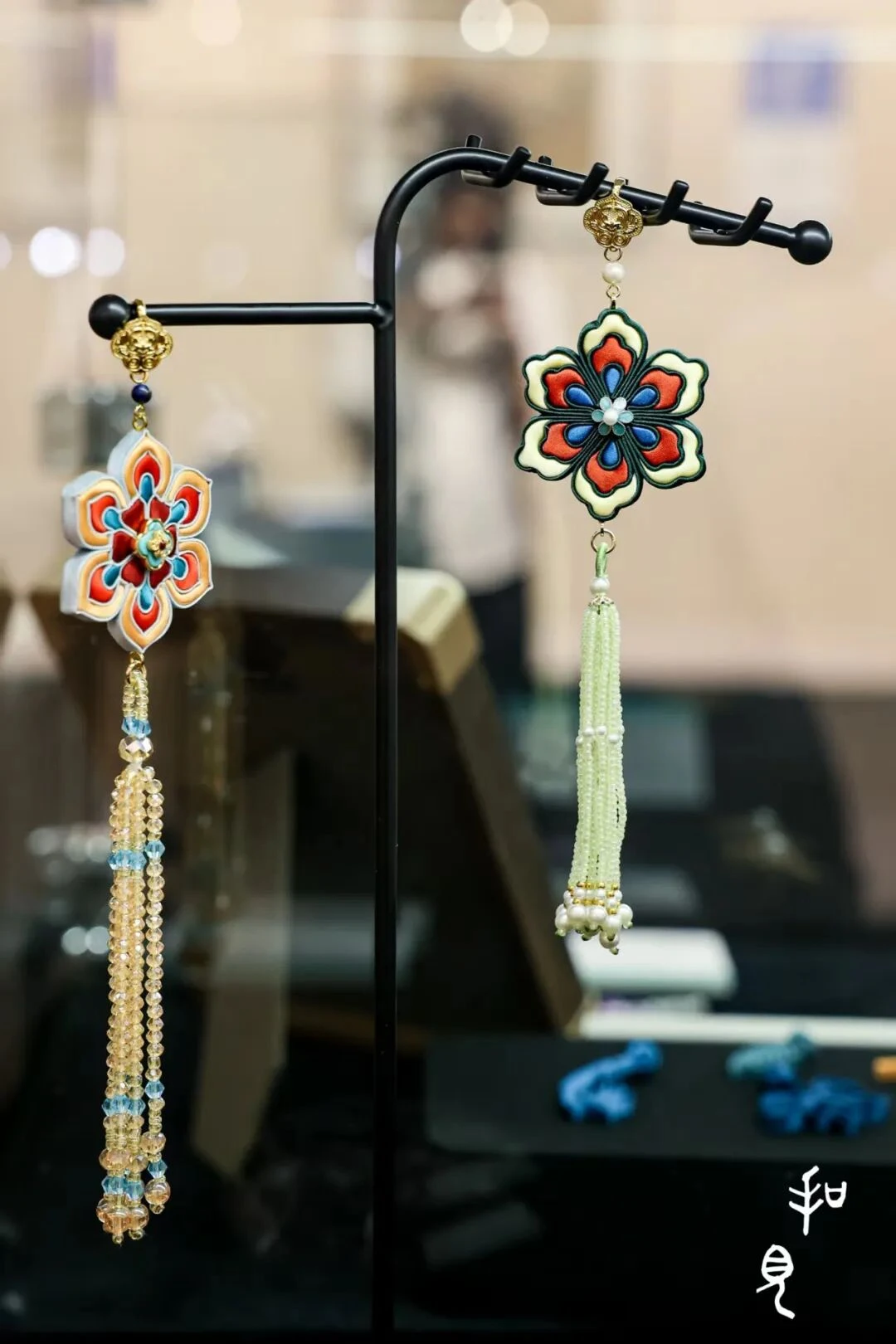Pankou: Shanghai Show Revives the Frog-Button Craft