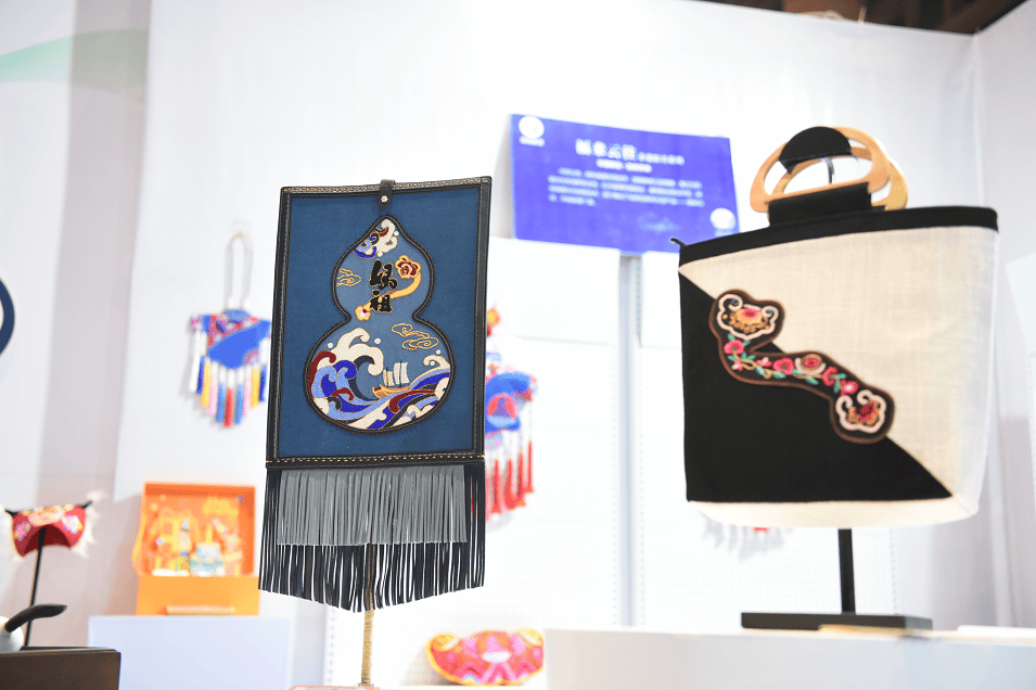 Yi Embroidery Obtains 2026 World Cup License 2