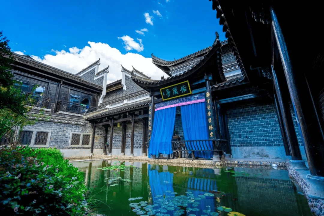 Wangcheng's Farm Bounty Flows to Tongguanyao's Night Market