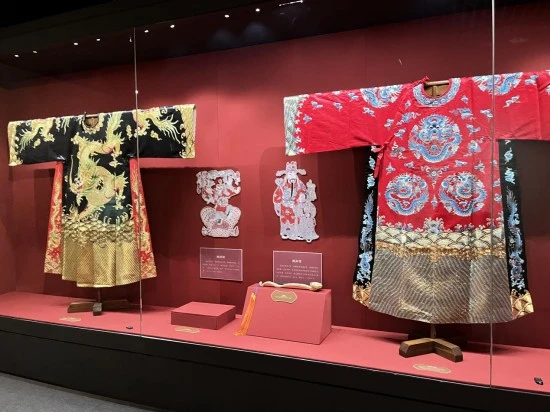 Suzhou Silk Museum: 70 Costume Pieces Span 400 Years of Jiangnan Style