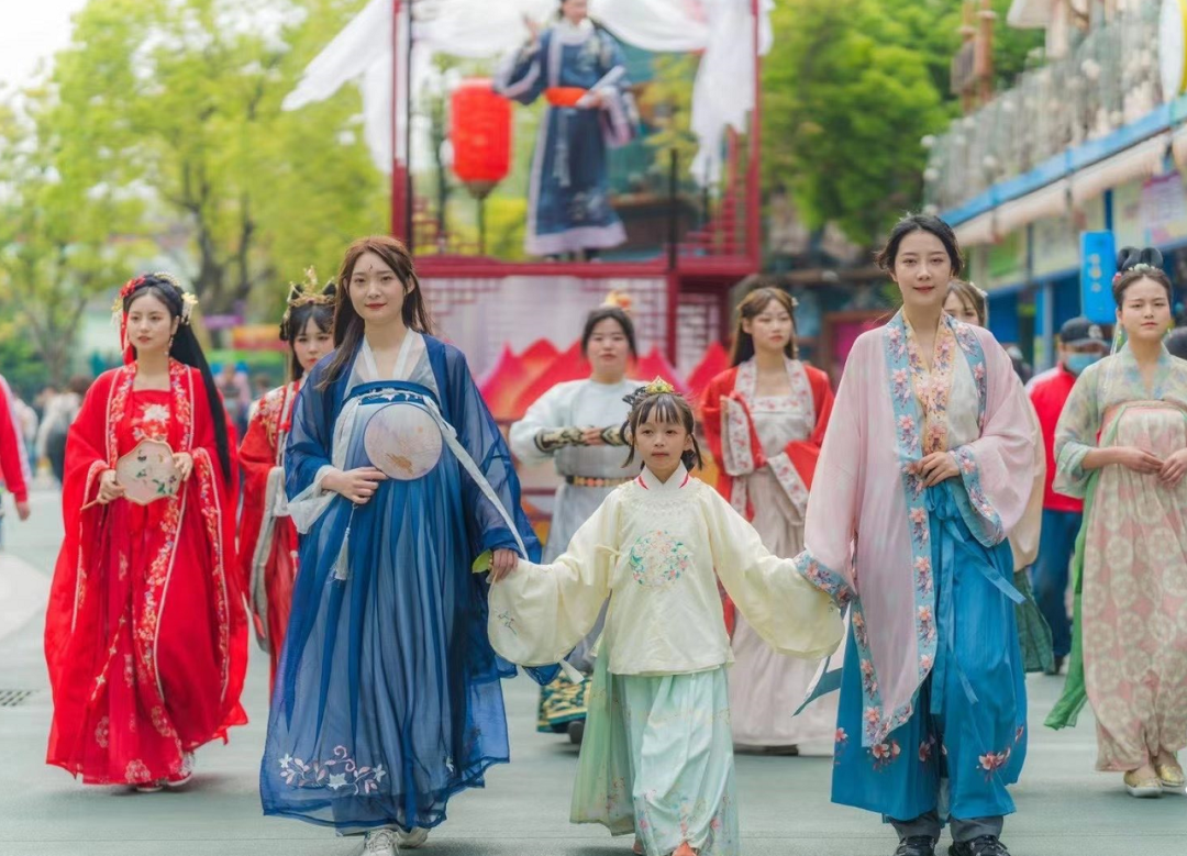 Wuhan Yuehu Park Spring Season Hanfu Show