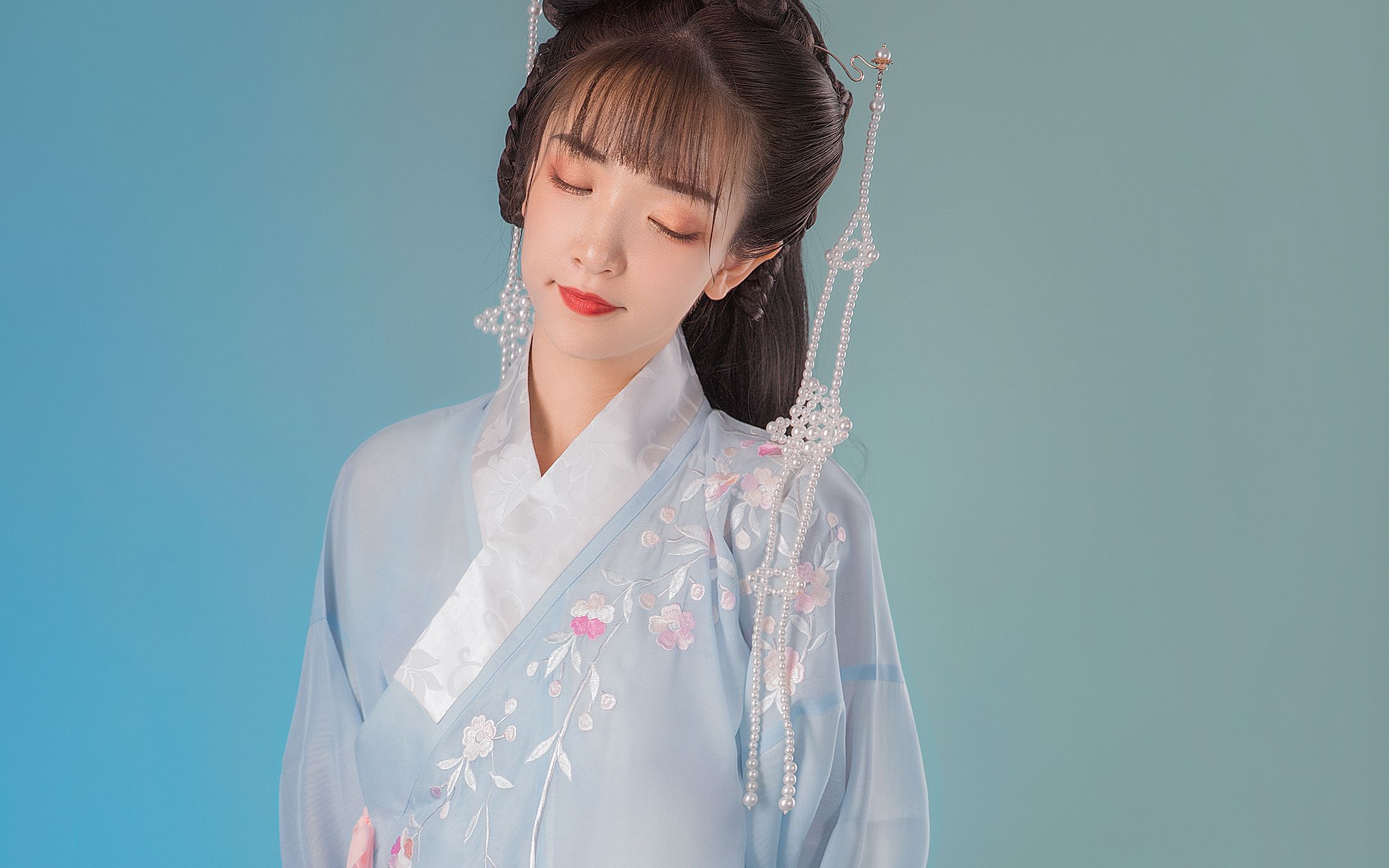 Aoqun Autumn Layering: Wear the Ming Jacket and Skirt Set