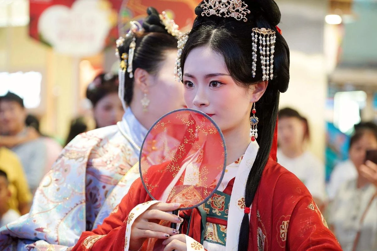 Qixi Festival Hanfu Date Guide for Couples