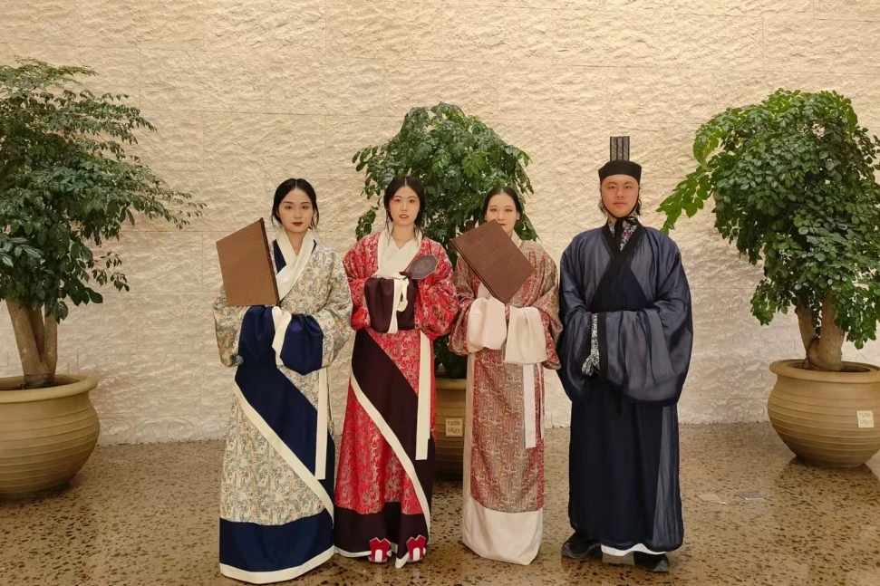 Beijing Luxian Ancient City: Han Dynasty Garment and Ritual Show