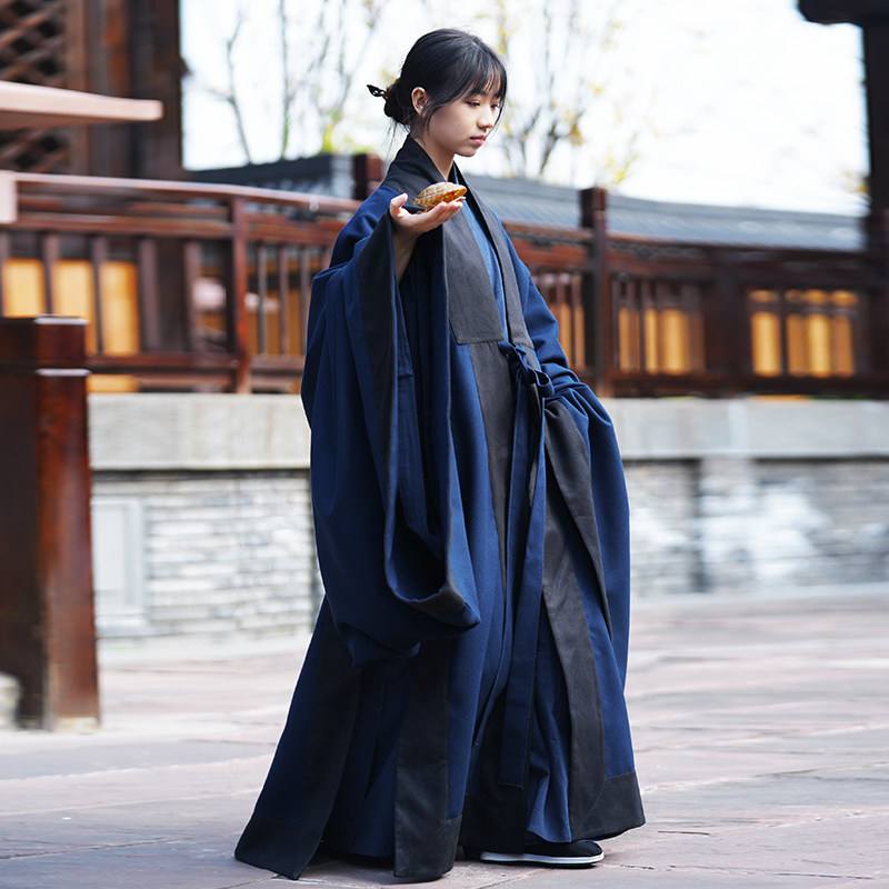 Hechang Hanfu: The Daoist-Style Robe of Chinese Scholars