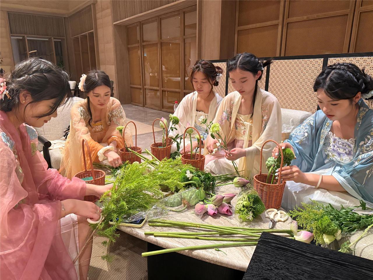 Wucheng Lake Lotus Week: Hanfu Styling, Lotus Feast at Night