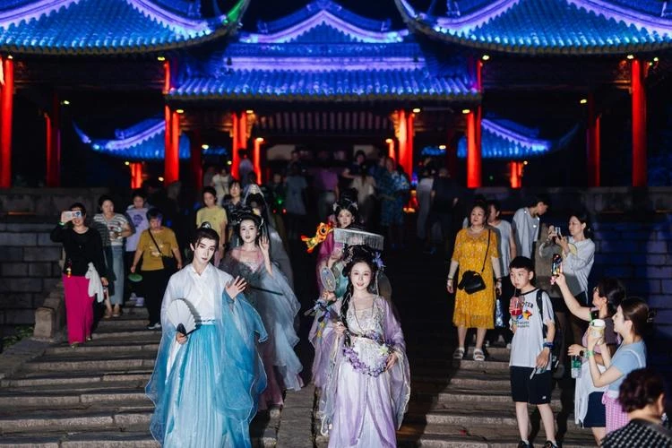 2026 Guofeng Art Season: Hanfu Parade, Fish-Lantern Show