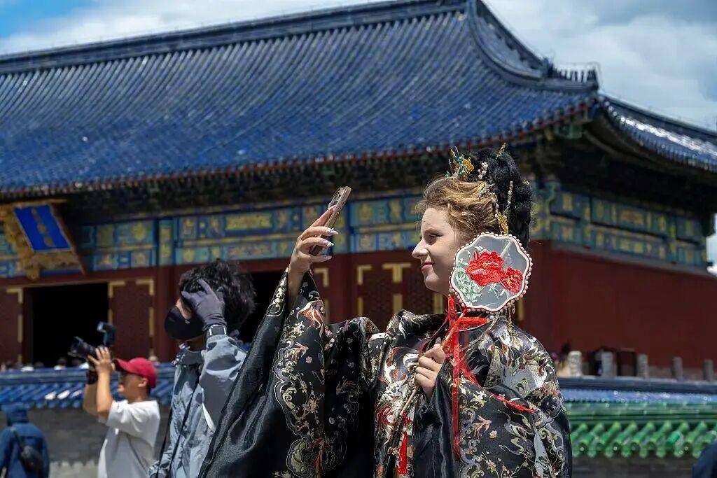 Chinamaxxing Trend Hits 4 Billion Views by 2026 Summer
