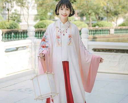 A Guide to Layering the Pifeng, Autumn's Ming Hanfu Cape