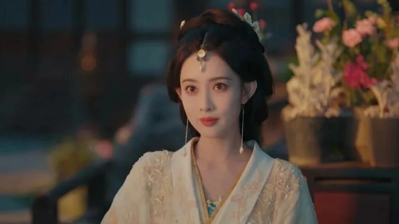 Blossoms of Power: The Crown Prince Fell in Love First