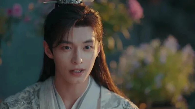 Blossoms of Power: The Crown Prince Fell in Love First