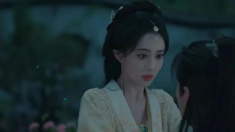 Blossoms of Power: The Crown Prince Fell in Love First