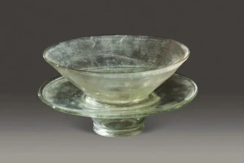 Chen Duling Performs the Displaced Glass Relic